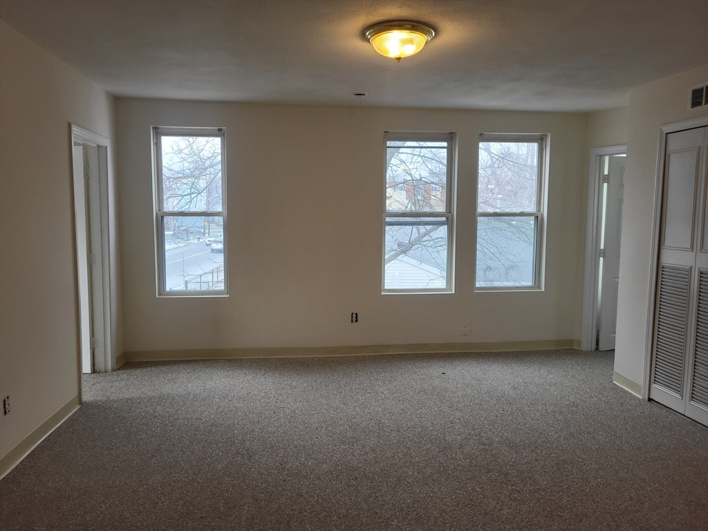 947 River Street, Boston, Massachusetts, 2 Bedrooms Bedrooms, 4 Rooms Rooms,1 BathroomBathrooms,Residential Lease,For Rent,River Street,73462711