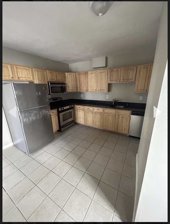 40 Hurd, Melrose, Massachusetts, 1 Bedroom Bedrooms, 3 Rooms Rooms,1 BathroomBathrooms,Residential Lease,For Rent,Hurd,73462855