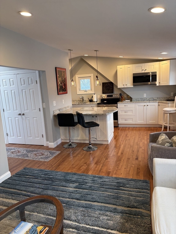 97 Washington St, Gloucester, Massachusetts, 1 Bedroom Bedrooms, 3 Rooms Rooms,1 BathroomBathrooms,Residential Lease,For Rent,Washington St,73462856