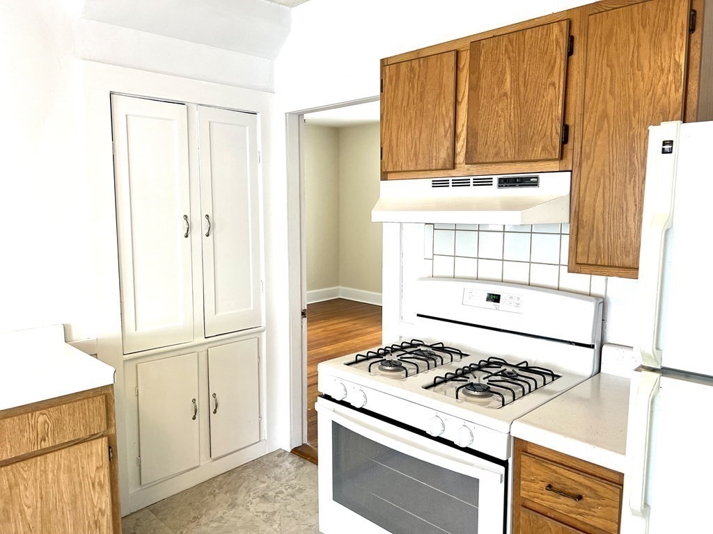 5 Adams Street, Salem, Massachusetts, 2 Bedrooms Bedrooms, 4 Rooms Rooms,1 BathroomBathrooms,Residential Lease,For Rent,Adams Street,73450161