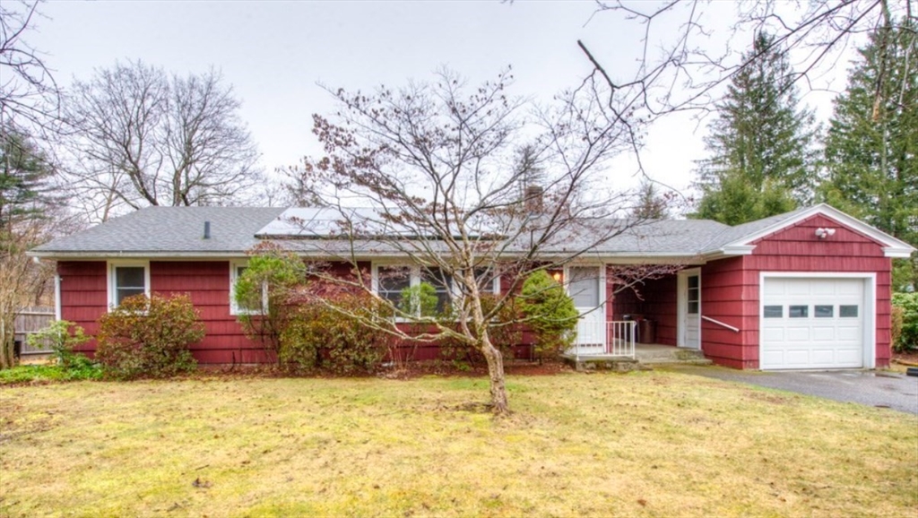 4 Muzzy St, Spencer, Massachusetts, 3 Bedrooms Bedrooms, 5 Rooms Rooms,1 BathroomBathrooms,Residential,For Sale,Muzzy St,73448882