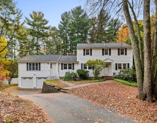 8 Athena Cir, Andover, Massachusetts, 4 Bedrooms Bedrooms, 12 Rooms Rooms,2.5 BathroomsBathrooms,Residential,For Sale,Athena Cir,73446356