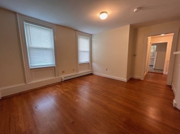 4 Chapman Ct, Greenfield, Massachusetts, 2 Bedrooms Bedrooms, 4 Rooms Rooms,1 BathroomBathrooms,Residential Lease,For Rent,Chapman Ct,73462872