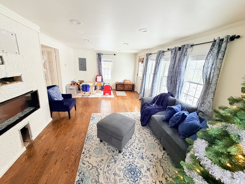 12 Danforth St, Canton, Massachusetts, 6 Bedrooms Bedrooms, 11 Rooms Rooms,2 BathroomsBathrooms,Residential Income,For Sale,Danforth St,73462870