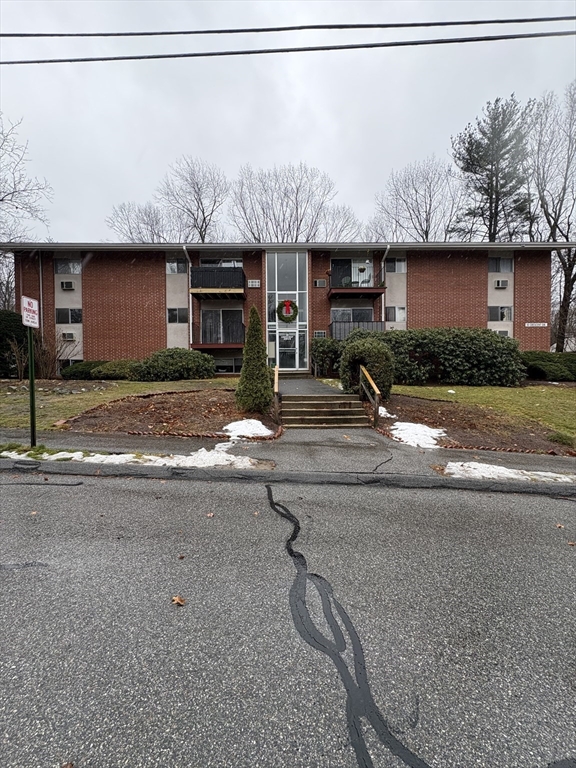 10 Longwood Dr, Andover, Massachusetts, 2 Bedrooms Bedrooms, 4 Rooms Rooms,1 BathroomBathrooms,Residential Lease,For Rent,Longwood Dr,73462905