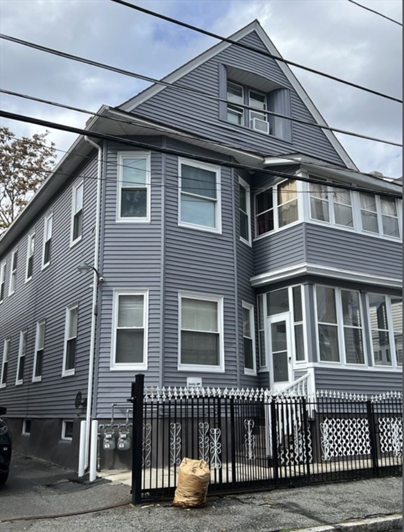 112 Saratoga St, Lawrence, Massachusetts, 2 Bedrooms Bedrooms, 6 Rooms Rooms,1 BathroomBathrooms,Residential Lease,For Rent,Saratoga St,73462926