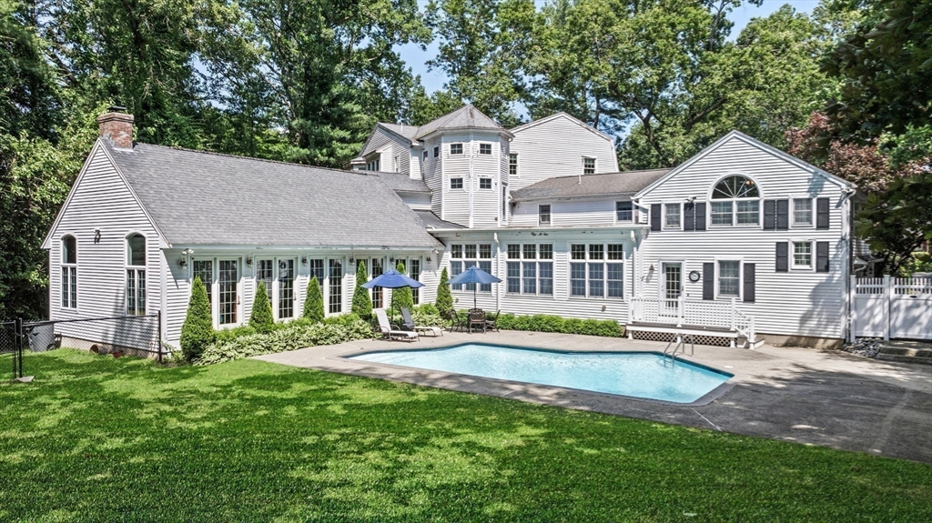 38 Lincoln Circle East, Andover, Massachusetts, 7 Bedrooms Bedrooms, 19 Rooms Rooms,6.5 BathroomsBathrooms,Residential,For Sale,Lincoln Circle East,73395853