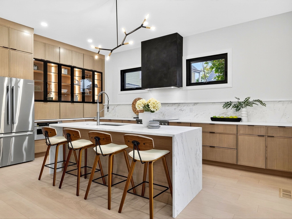 10 Crescent St., Newton, Massachusetts, 4 Bedrooms Bedrooms, 8 Rooms Rooms,3.5 BathroomsBathrooms,Residential,For Sale,Crescent St.,73455276