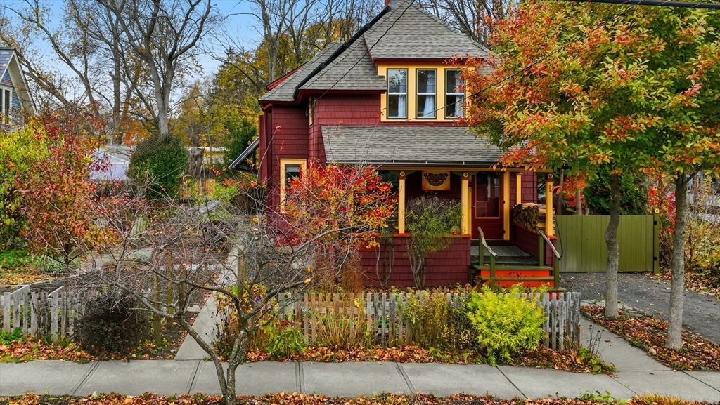 254 Davis Street, Greenfield, Massachusetts, 3 Bedrooms Bedrooms, 6 Rooms Rooms,1 BathroomBathrooms,Residential,For Sale,Davis Street,73453208