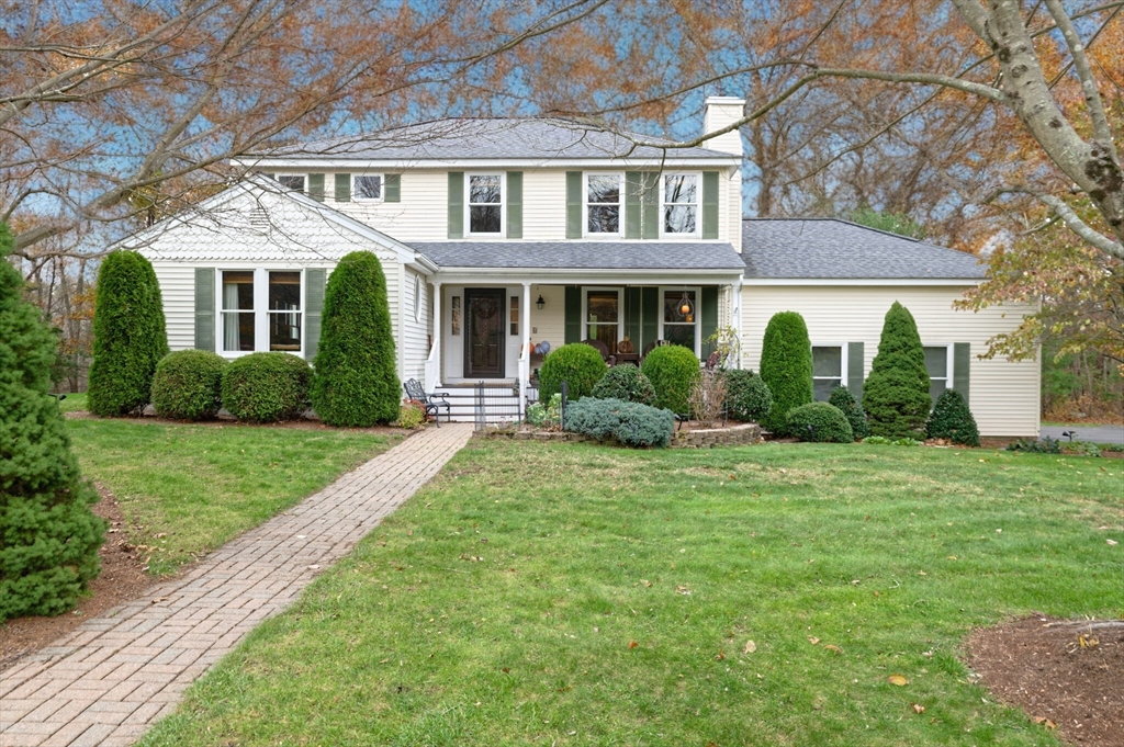 6 Rainbow Dr, Medway, Massachusetts, 4 Bedrooms Bedrooms, 9 Rooms Rooms,2.5 BathroomsBathrooms,Residential,For Sale,Rainbow Dr,73451938