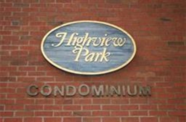 4975 Washington St, Boston, Massachusetts, 2 Bedrooms Bedrooms, 4 Rooms Rooms,2 BathroomsBathrooms,Residential,For Sale,Washington St,73463116