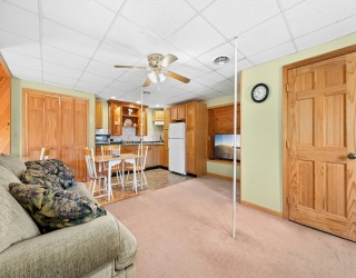 94 South Oxford Street, Millbury, Massachusetts, 1 Bedroom Bedrooms, 3 Rooms Rooms,1 BathroomBathrooms,Residential Lease,For Rent,South Oxford Street,73463147