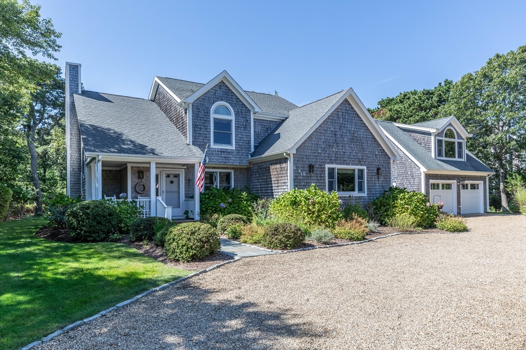 8 Old Dunhams Corner Way, Edgartown, Massachusetts, 4 Bedrooms Bedrooms, 8 Rooms Rooms,4.5 BathroomsBathrooms,Residential,For Sale,Old Dunhams Corner Way,73433414