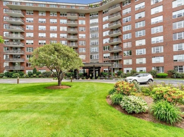 280 Boylston St, Newton, Massachusetts, 2 Bedrooms Bedrooms, 5 Rooms Rooms,2 BathroomsBathrooms,Residential,For Sale,Boylston St,73386767