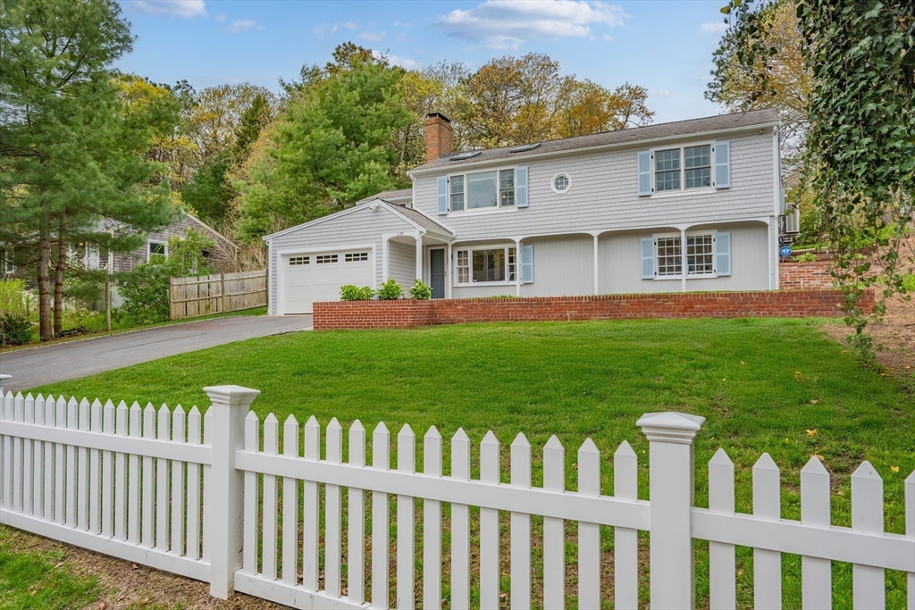 359 Lake Elizabeth Dr, Barnstable, Massachusetts, 4 Bedrooms Bedrooms, 8 Rooms Rooms,2 BathroomsBathrooms,Residential,For Sale,Lake Elizabeth Dr,73371683