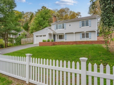 359 Lake Elizabeth Dr, Barnstable, Massachusetts, 4 Bedrooms Bedrooms, 8 Rooms Rooms,2 BathroomsBathrooms,Residential,For Sale,Lake Elizabeth Dr,73371683