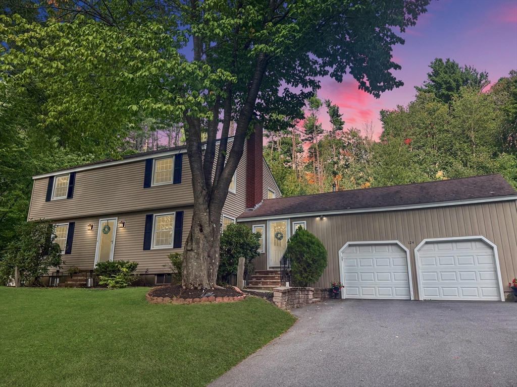 124 Hillside Rd, North Andover, Massachusetts, 3 Bedrooms Bedrooms, 6 Rooms Rooms,2 BathroomsBathrooms,Residential,For Sale,Hillside Rd,73394232