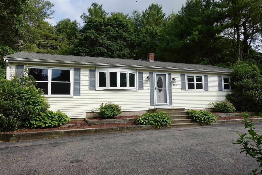 584 Washington St, Franklin, Massachusetts, 3 Bedrooms Bedrooms, 7 Rooms Rooms,1 BathroomBathrooms,Residential,For Sale,Washington St,73449652