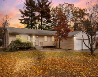 11 Francine Dr, Holliston, Massachusetts, 4 Bedrooms Bedrooms, 12 Rooms Rooms,2 BathroomsBathrooms,Residential,For Sale,Francine Dr,73453457