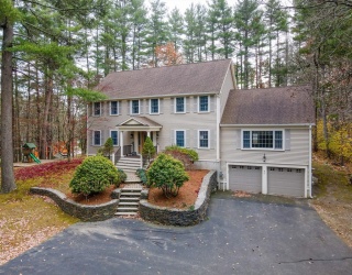 17 Foley Dr, North Reading, Massachusetts, 4 Bedrooms Bedrooms, 10 Rooms Rooms,2.5 BathroomsBathrooms,Residential,For Sale,Foley Dr,73454700