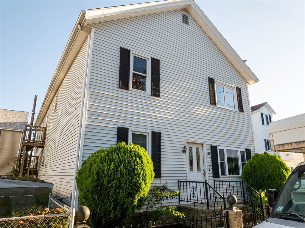 96 Wellington St, Fall River, Massachusetts, 6 Bedrooms Bedrooms, 11 Rooms Rooms,4 BathroomsBathrooms,Residential Income,For Sale,Wellington St,73442786