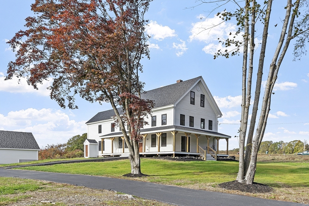 828 Lancaster Ave, Lunenburg, Massachusetts, 4 Bedrooms Bedrooms, 9 Rooms Rooms,3.5 BathroomsBathrooms,Residential,For Sale,Lancaster Ave,73429933