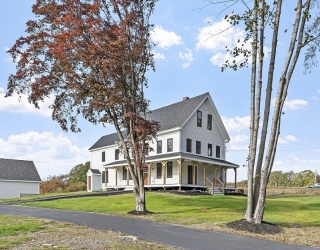 828 Lancaster Ave, Lunenburg, Massachusetts, 4 Bedrooms Bedrooms, 9 Rooms Rooms,3.5 BathroomsBathrooms,Residential,For Sale,Lancaster Ave,73429933