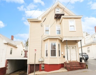 8-10 Benedict Avenue, Somerville, Massachusetts, 5 Bedrooms Bedrooms, 13 Rooms Rooms,3 BathroomsBathrooms,Residential Income,For Sale,Benedict Avenue,73454323