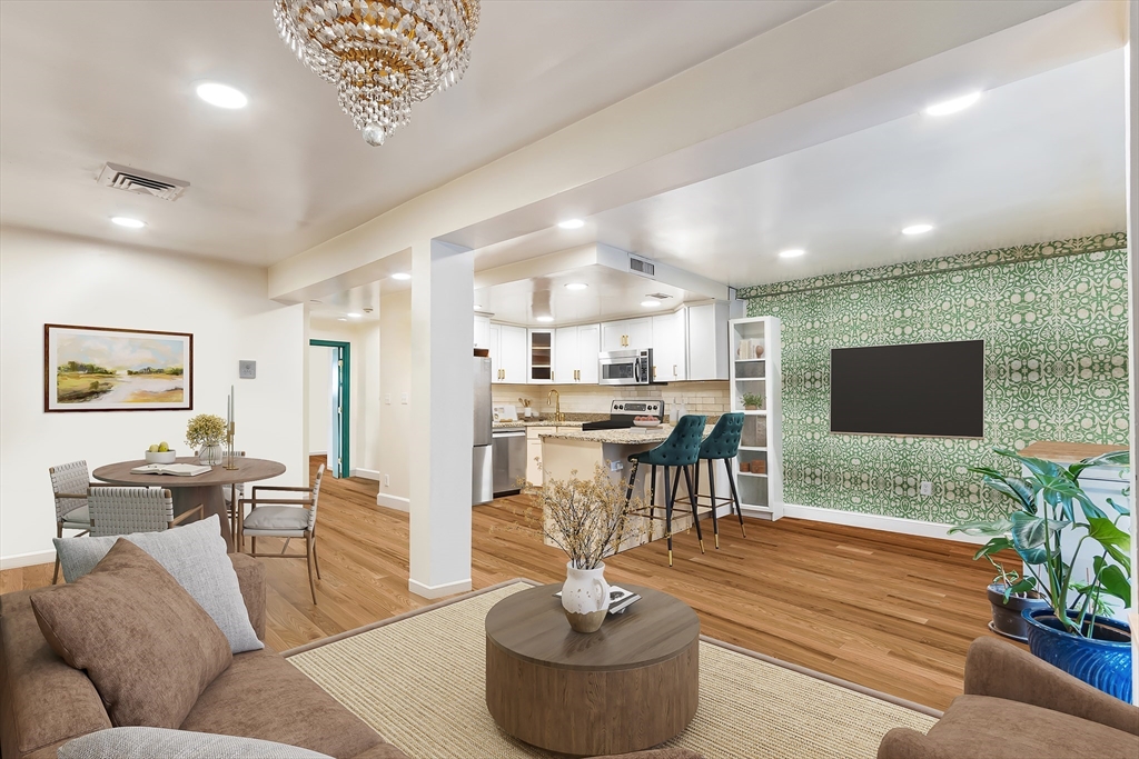 197 Commonwealth, Boston, Massachusetts, 1 Bedroom Bedrooms, 3 Rooms Rooms,1.5 BathroomsBathrooms,Residential,For Sale,Commonwealth,73352811