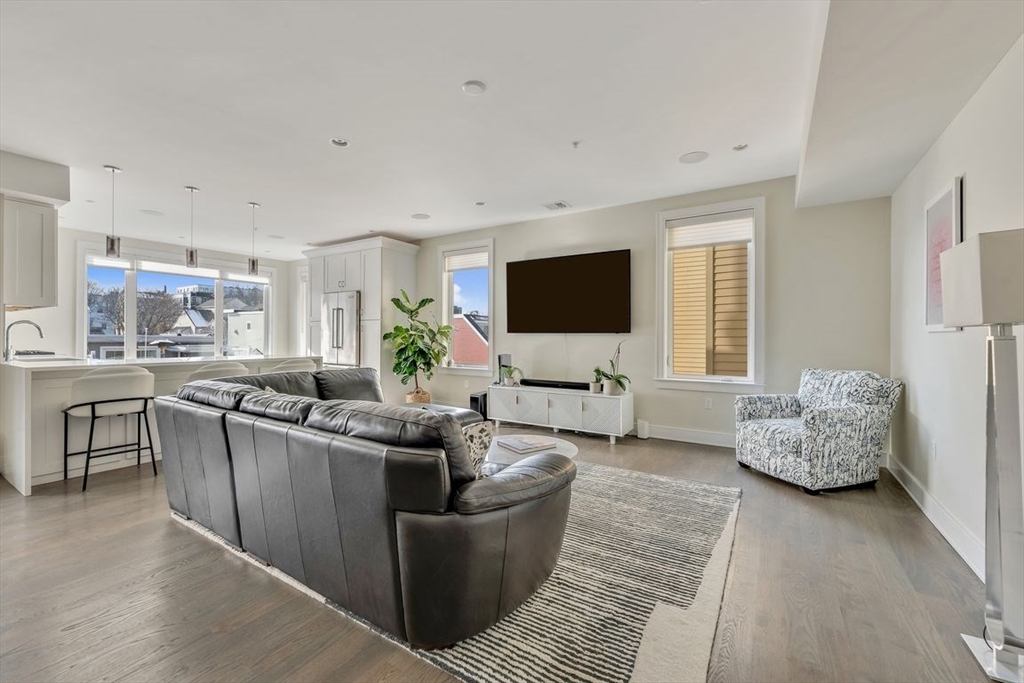 405 West First, Boston, Massachusetts, 2 Bedrooms Bedrooms, 5 Rooms Rooms,2 BathroomsBathrooms,Residential Lease,For Rent,West First,73456208
