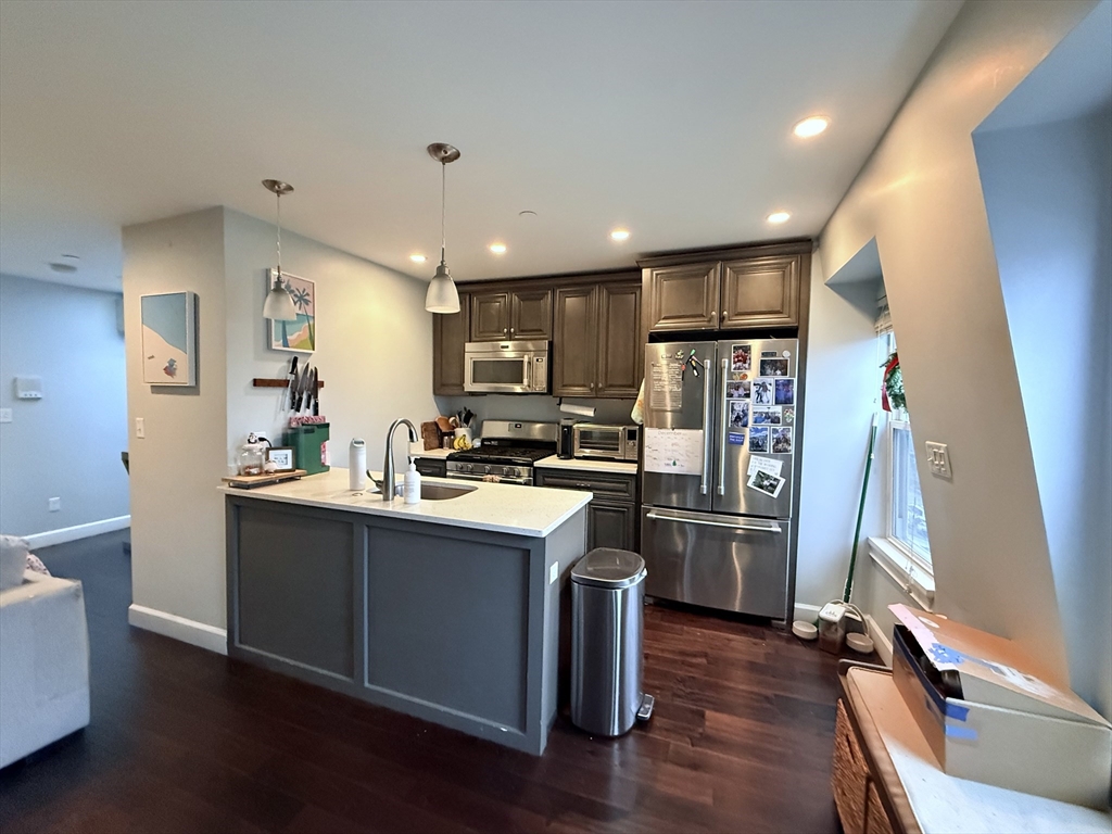 795 East 3rd St, Boston, Massachusetts, 1 Bedroom Bedrooms, 3 Rooms Rooms,1 BathroomBathrooms,Residential Lease,For Rent,East 3rd St,73463157