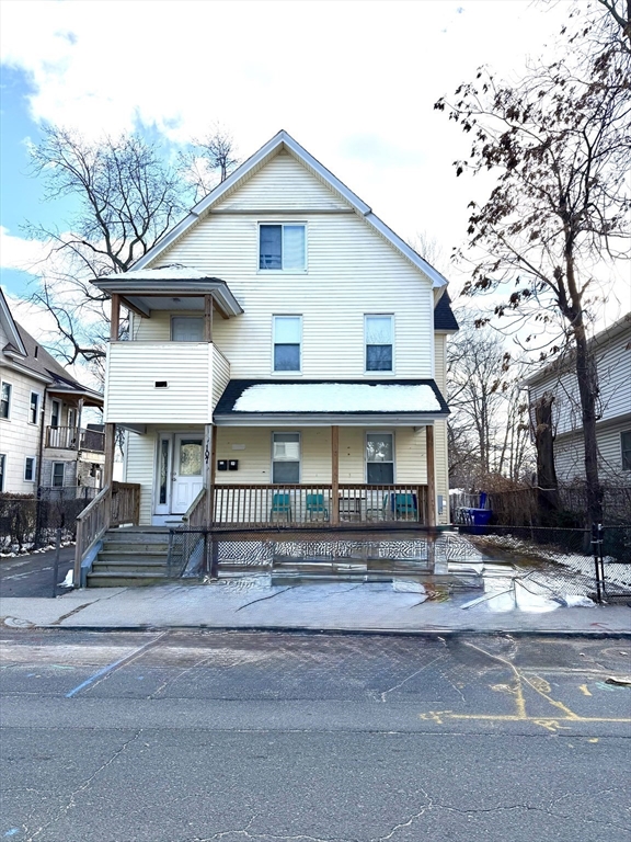 107 Tyler St, Springfield, Massachusetts, 6 Bedrooms Bedrooms, 10 Rooms Rooms,2 BathroomsBathrooms,Residential Income,For Sale,Tyler St,73463235