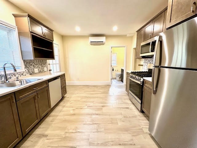 37 Gordon St, Waltham, Massachusetts, 1 Bedroom Bedrooms, 3 Rooms Rooms,1 BathroomBathrooms,Residential Lease,For Rent,Gordon St,73461816