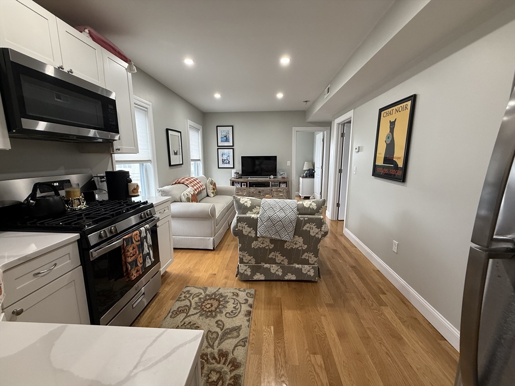 1021-1023 Winthrop Ave, Revere, Massachusetts, 2 Bedrooms Bedrooms, 3 Rooms Rooms,1 BathroomBathrooms,Residential Lease,For Rent,Winthrop Ave,73446444