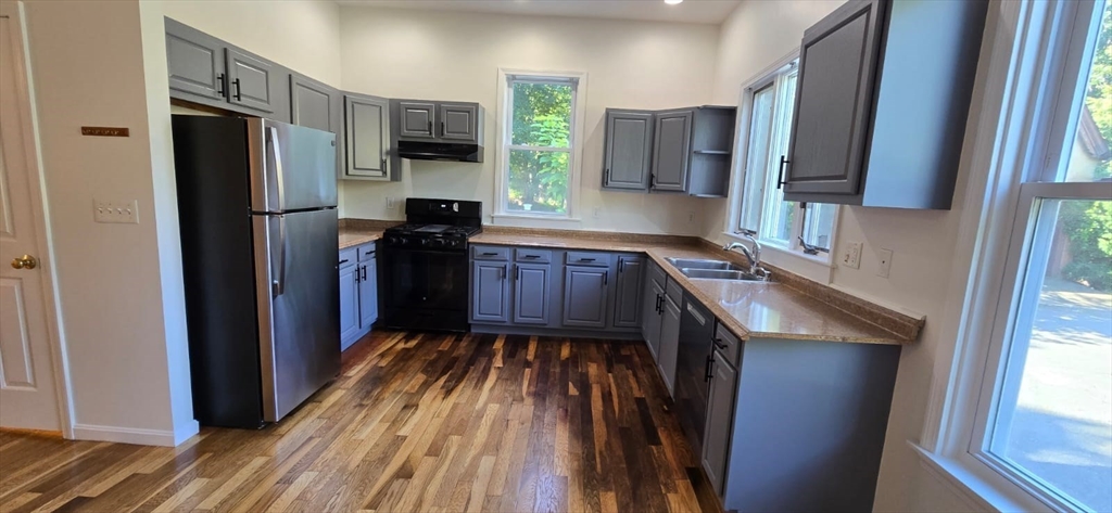 30 Fairmount Ave, Weymouth, Massachusetts, 3 Bedrooms Bedrooms, 6 Rooms Rooms,2 BathroomsBathrooms,Residential Lease,For Rent,Fairmount Ave,73417743