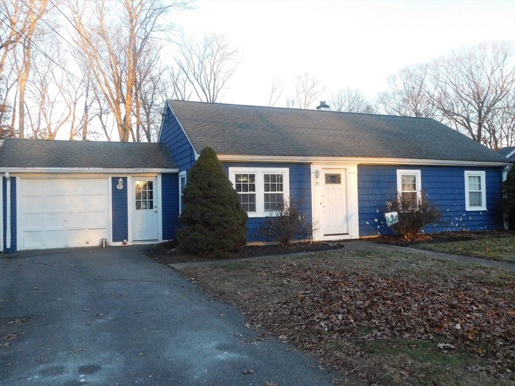 29 Birchcroft Road, Canton, Massachusetts, 3 Bedrooms Bedrooms, 5 Rooms Rooms,1 BathroomBathrooms,Residential Lease,For Rent,Birchcroft Road,73463305