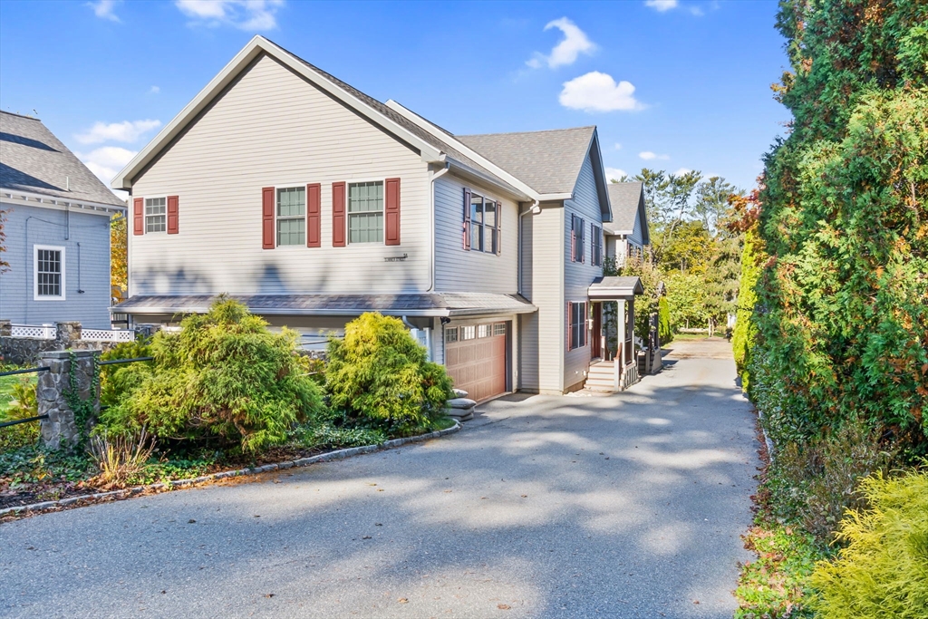 56 Summer St, Manchester, Massachusetts, 3 Bedrooms Bedrooms, 6 Rooms Rooms,2.5 BathroomsBathrooms,Residential Lease,For Rent,Summer St,73439557