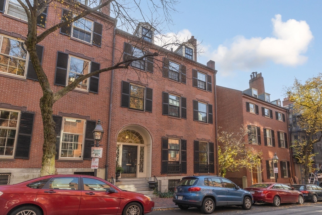 14 Chestnut Street, Boston, Massachusetts, 2 Bedrooms Bedrooms, 4 Rooms Rooms,1 BathroomBathrooms,Residential Lease,For Rent,Chestnut Street,73446976