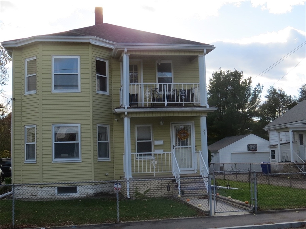 37 Winter St, Taunton, Massachusetts, 4 Bedrooms Bedrooms, 10 Rooms Rooms,2 BathroomsBathrooms,Residential Income,For Sale,Winter St,73452036