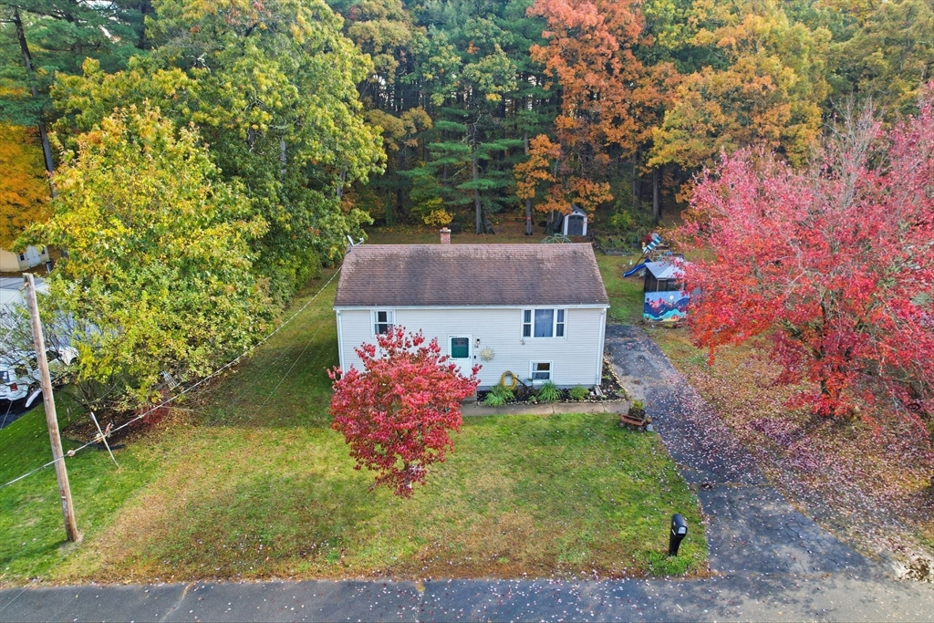 14 Pinewood Ln, Westfield, Massachusetts, 4 Bedrooms Bedrooms, 6 Rooms Rooms,1 BathroomBathrooms,Residential,For Sale,Pinewood Ln,73447243