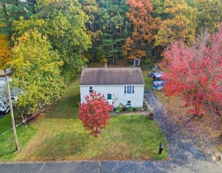 14 Pinewood Ln, Westfield, Massachusetts, 4 Bedrooms Bedrooms, 6 Rooms Rooms,1 BathroomBathrooms,Residential,For Sale,Pinewood Ln,73447243