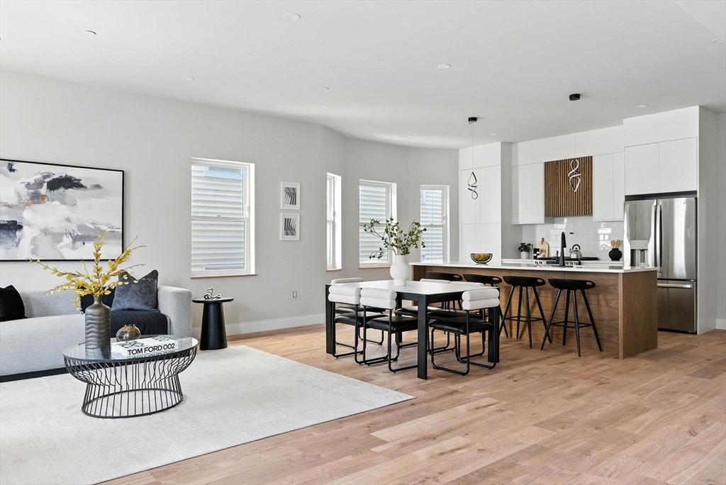 34 Woodford St, Boston, Massachusetts, 2 Bedrooms Bedrooms, 5 Rooms Rooms,2 BathroomsBathrooms,Residential Lease,For Rent,Woodford St,73463414