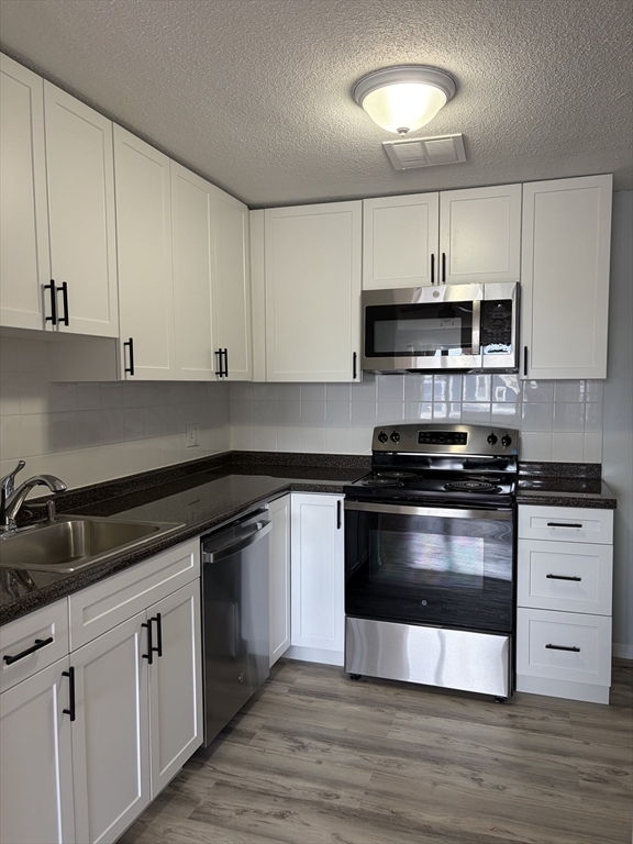 685 Moody Street, Waltham, Massachusetts, 2 Bedrooms Bedrooms, 4 Rooms Rooms,1 BathroomBathrooms,Residential Lease,For Rent,Moody Street,73449908