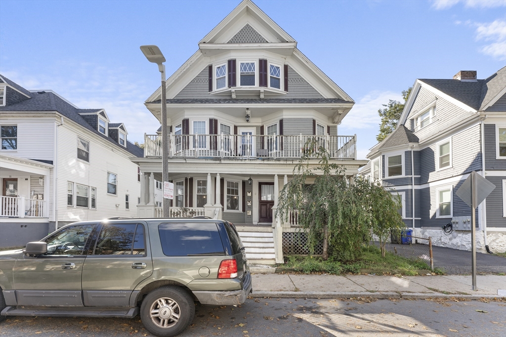 9 Abbotsford St, Boston, Massachusetts, 2 Bedrooms Bedrooms, 5 Rooms Rooms,1 BathroomBathrooms,Residential,For Sale,Abbotsford St,73447608