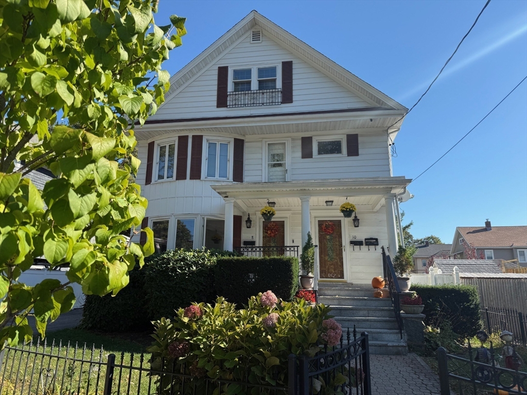 10 Bradford St., Quincy, Massachusetts, 2 Bedrooms Bedrooms, 5 Rooms Rooms,1 BathroomBathrooms,Residential Lease,For Rent,Bradford St.,73455076