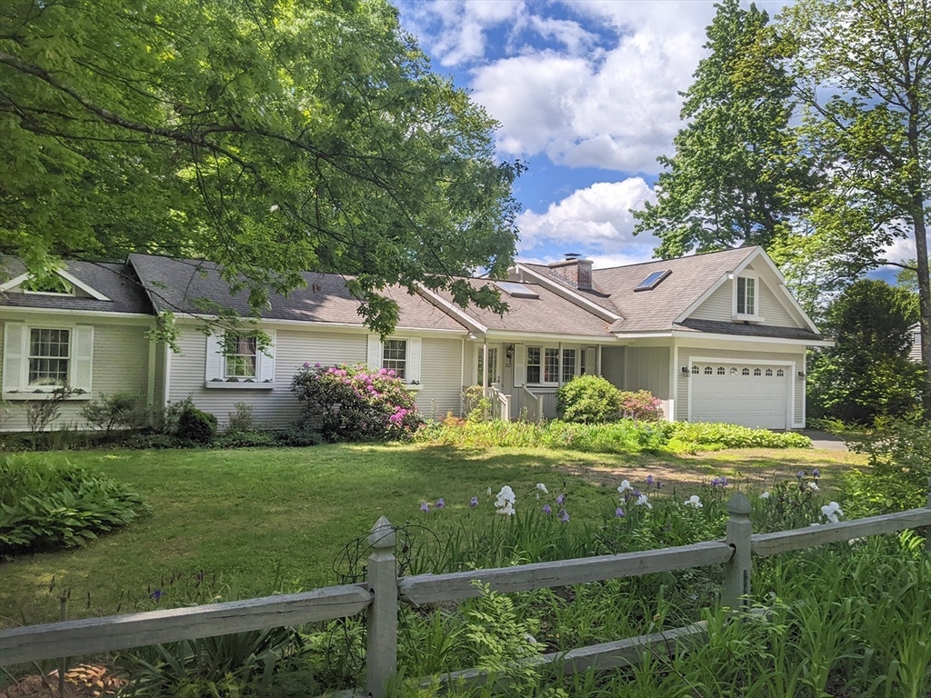 262 Loudville Rd, Easthampton, Massachusetts, 4 Bedrooms Bedrooms, 10 Rooms Rooms,3 BathroomsBathrooms,Residential,For Sale,Loudville Rd,73433421