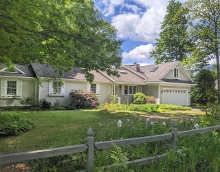 262 Loudville Rd, Easthampton, Massachusetts, 4 Bedrooms Bedrooms, 10 Rooms Rooms,3 BathroomsBathrooms,Residential,For Sale,Loudville Rd,73433421