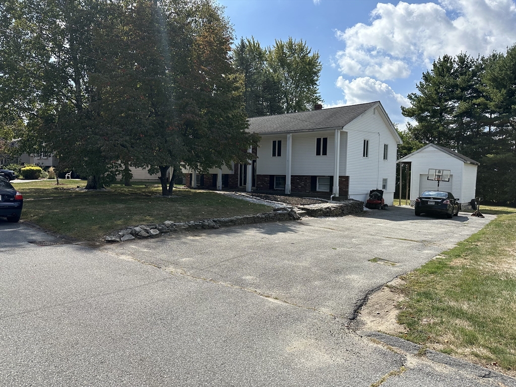 67 Lincoln Lane, Dracut, Massachusetts, 4 Bedrooms Bedrooms, 9 Rooms Rooms,2 BathroomsBathrooms,Residential,For Sale,Lincoln Lane,73430713