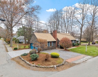 14 Ocean St, Manchester, Massachusetts, 3 Bedrooms Bedrooms, 6 Rooms Rooms,1.5 BathroomsBathrooms,Residential,For Sale,Ocean St,73457251