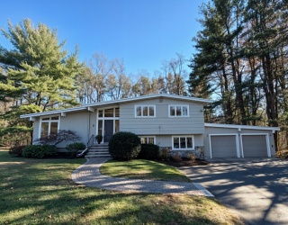 17 Linda Road, Andover, Massachusetts, 4 Bedrooms Bedrooms, 13 Rooms Rooms,2 BathroomsBathrooms,Residential,For Sale,Linda Road,73455889